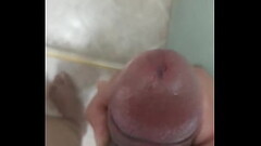 Arrecho en el ba&ntilde_o paja y leche Thumb