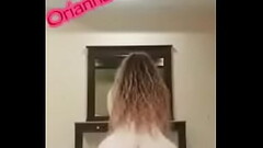 Chica con Tremendo Culo posando sobre la Cama Thumb