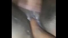 Socando a m&atilde_o toda dentro dela Thumb