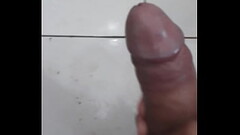Batendo uma no banheiro cfld Thumb
